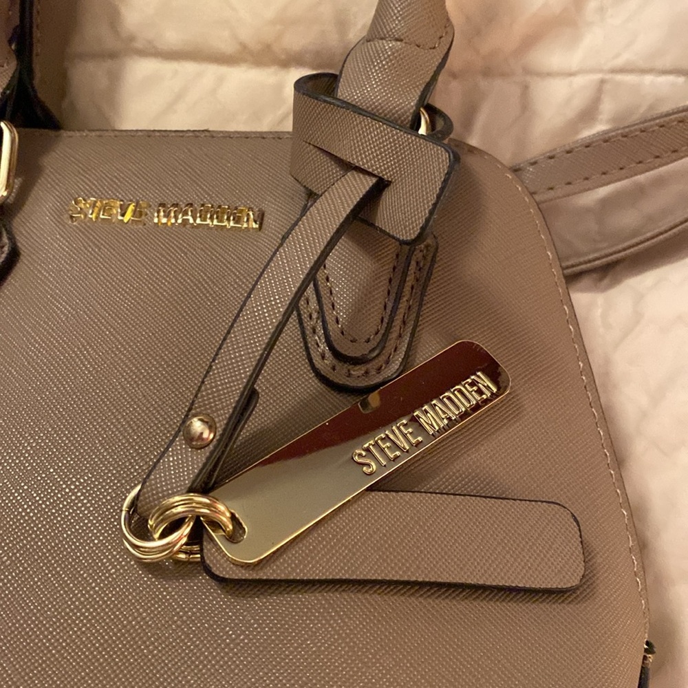 Steve Madden Adjustable Strap BFaith Crossbody Dome Style Satchel - Picture 2 of 7